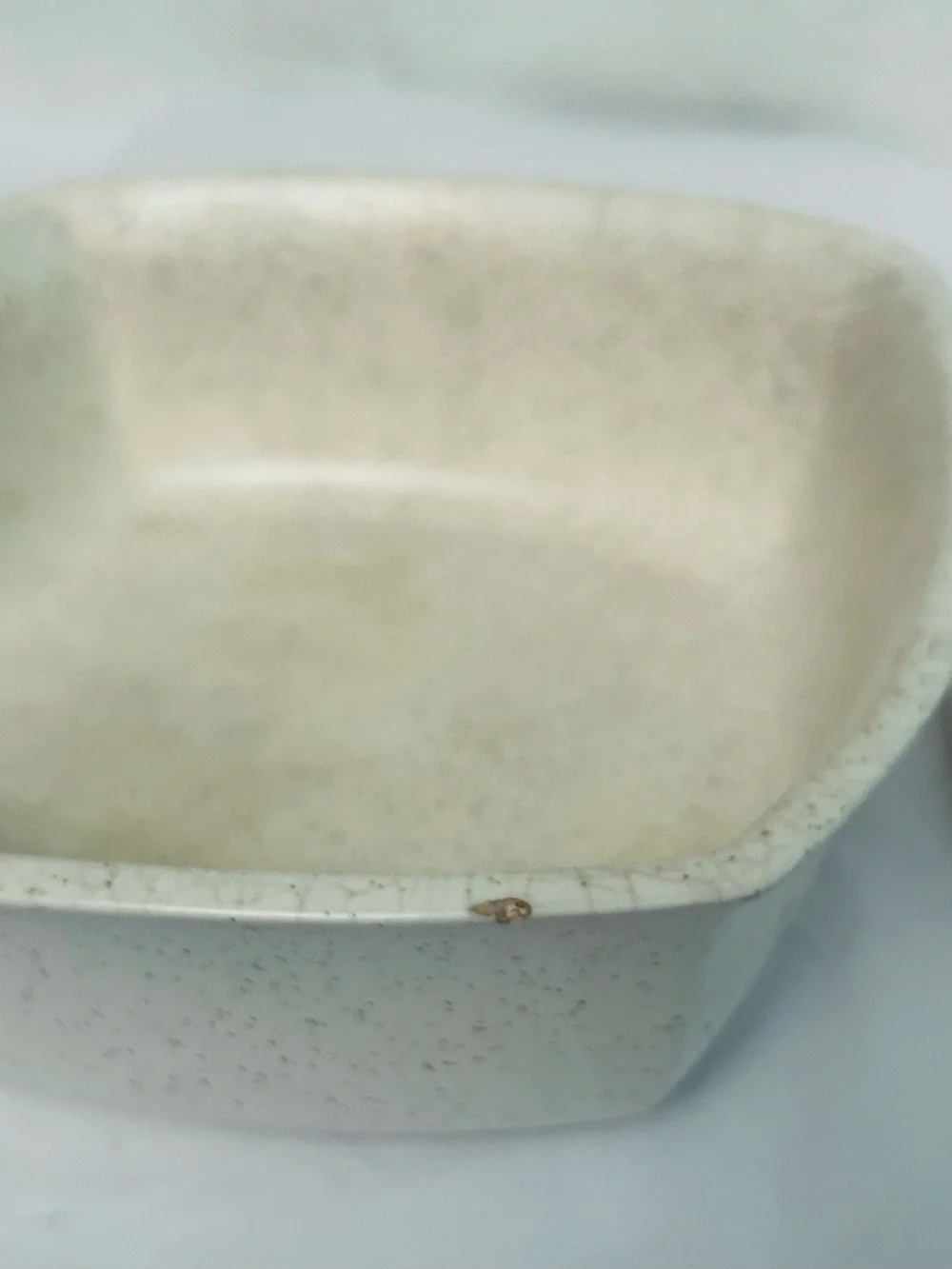 Vintage MCM Speckled Ceramic Covered Casserole‎ Dish in Off-White